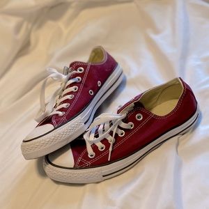 maroon low top converse